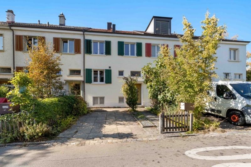 Familienfreundliches Reihenmittelhaus an Privatstrasse (Wohnstrasse) - 2