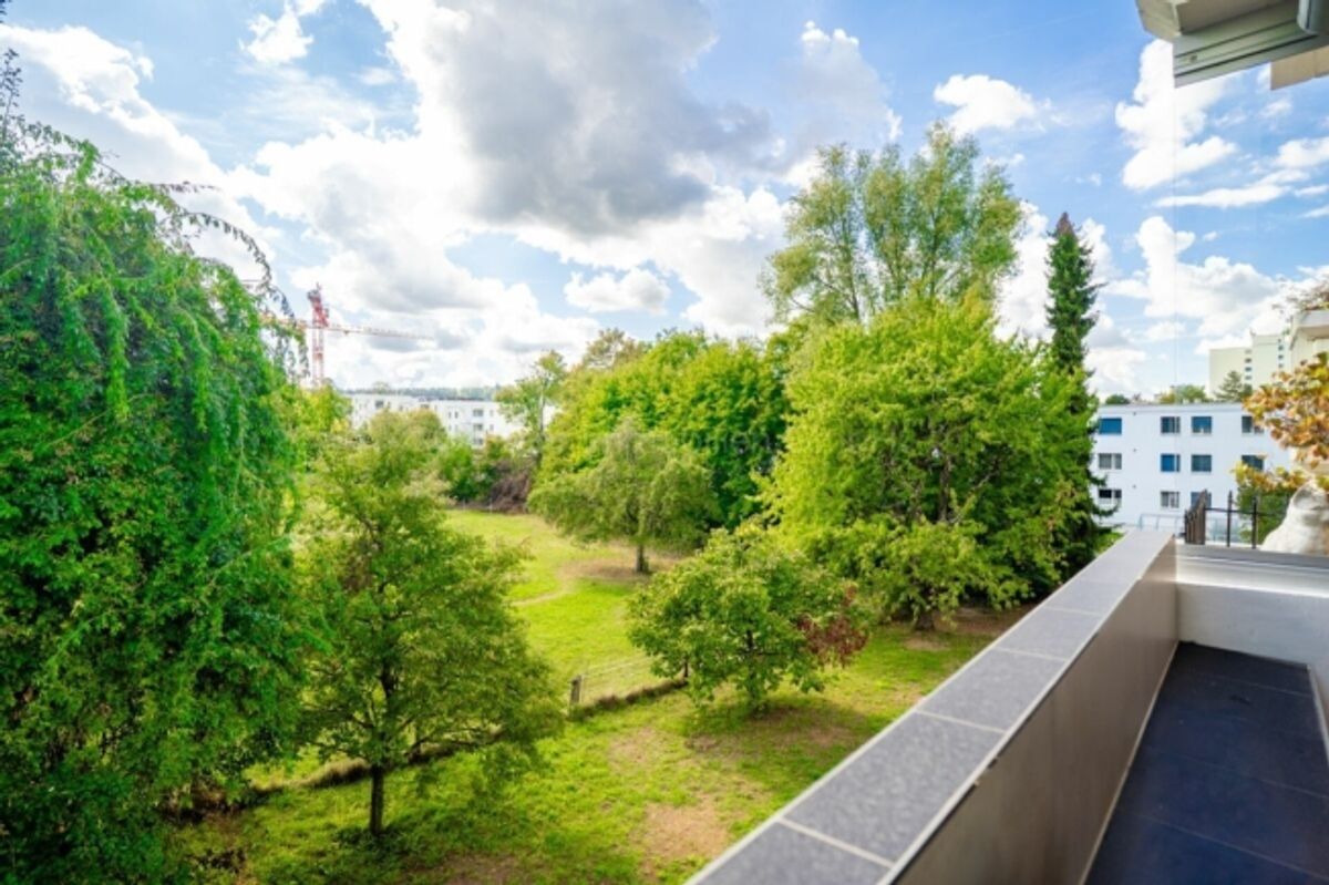Stilvolle 4.5-Zimmer-Wohnung mit 145 m² Wohnfläche und hochwertiger Totalsanierung - 8