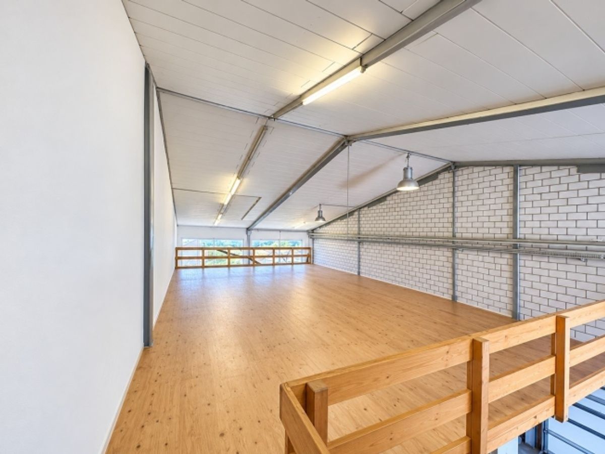 Grosszügige Gewerbefläche geeignet für Werkstatt, Atelier, Showroom, Produktion, Büro, Lager - 2