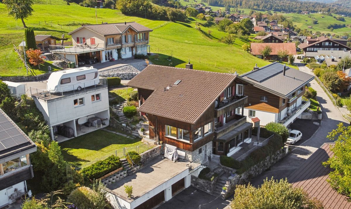 Dreifamilienhaus mit Garten und Seepanorama - 0