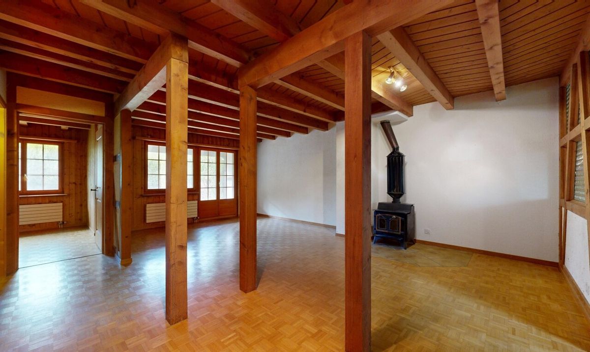 Reihenmittelhaus mit Garten und enormem Potenzial in Oetwil am See - 7