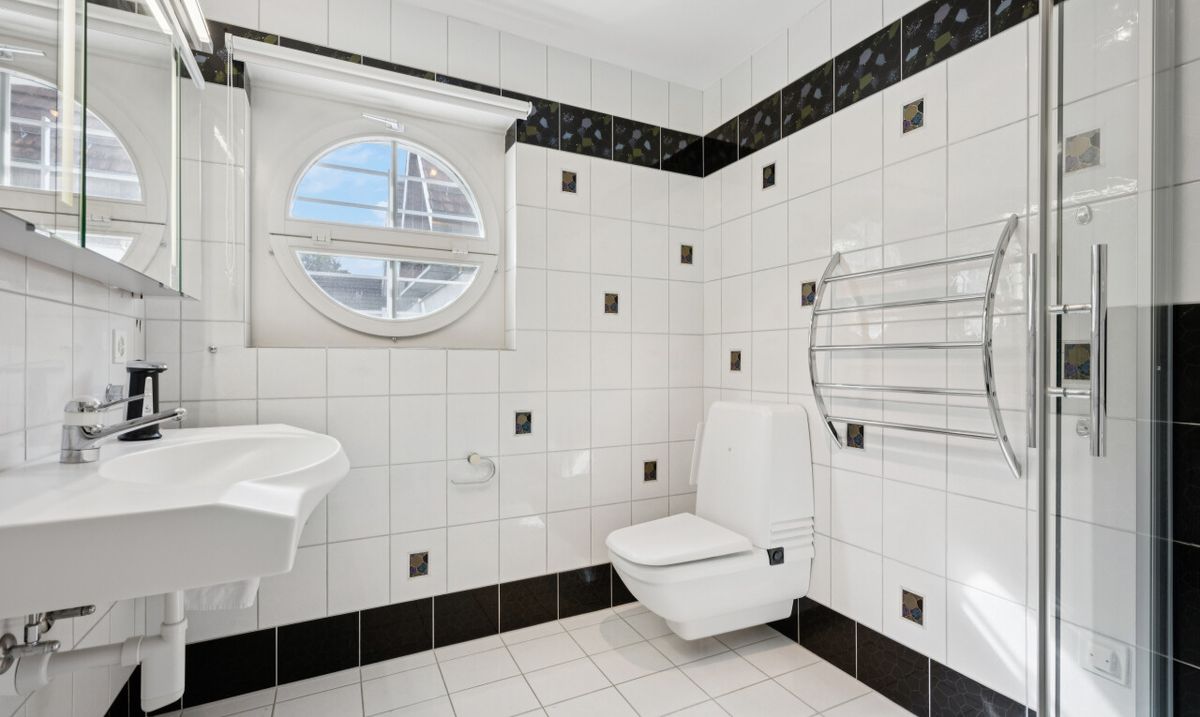 Exklusive Villa mit beheiztem Pool und traumhafter Aussicht - 8