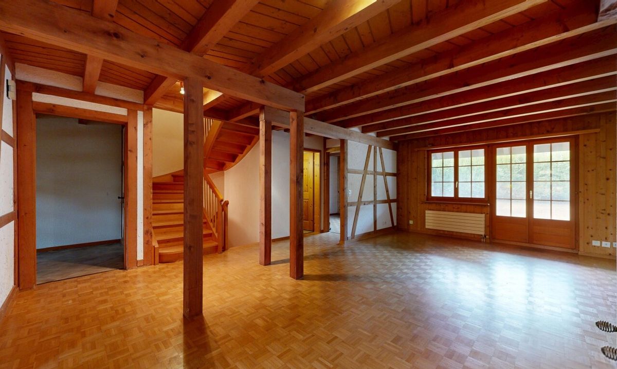 Reihenmittelhaus mit Garten und enormem Potenzial in Oetwil am See - 1