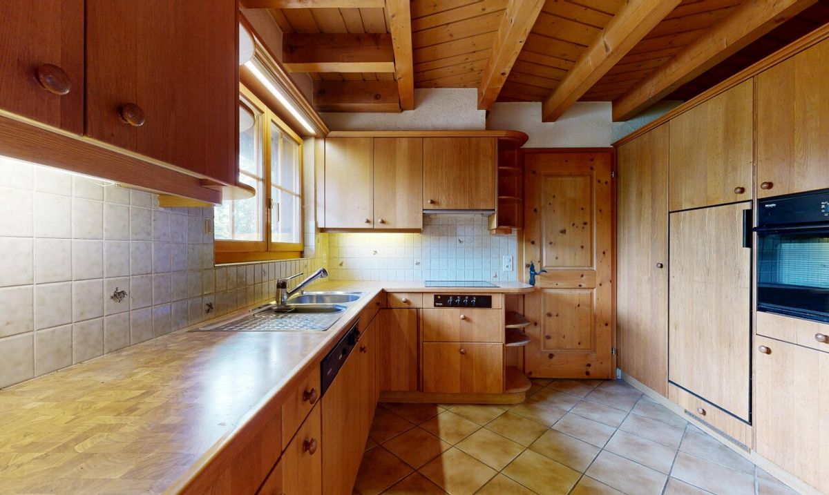 Reihenmittelhaus mit Garten und enormem Potenzial in Oetwil am See - 2