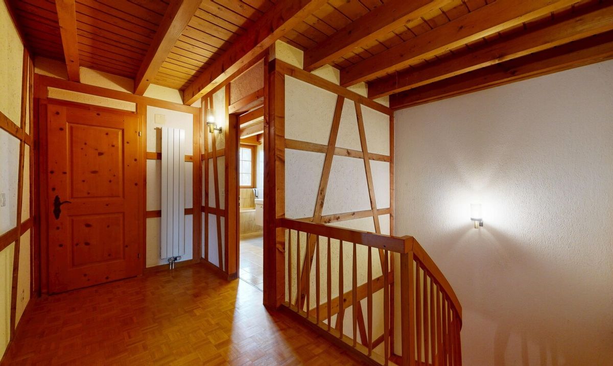 Reihenmittelhaus mit Garten und enormem Potenzial in Oetwil am See - 3