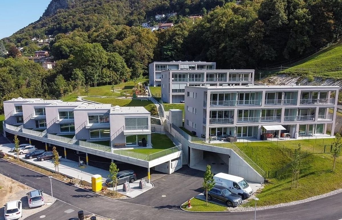 Moderno e luminoso 3.5 locali immerso nel verde a Pazzallo - 0