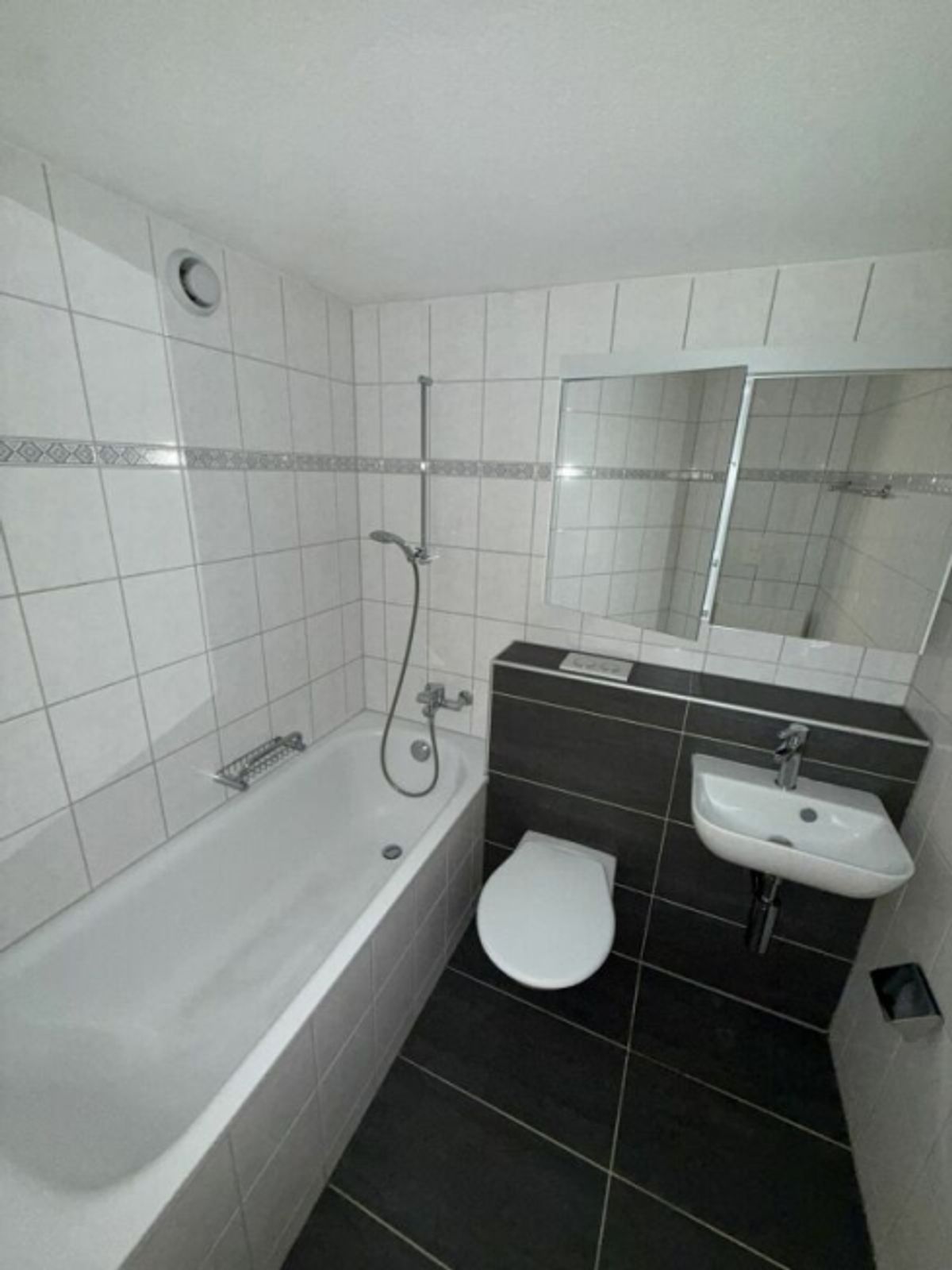 Helle 2-Zimmer-Wohnung mit Balkon - 3