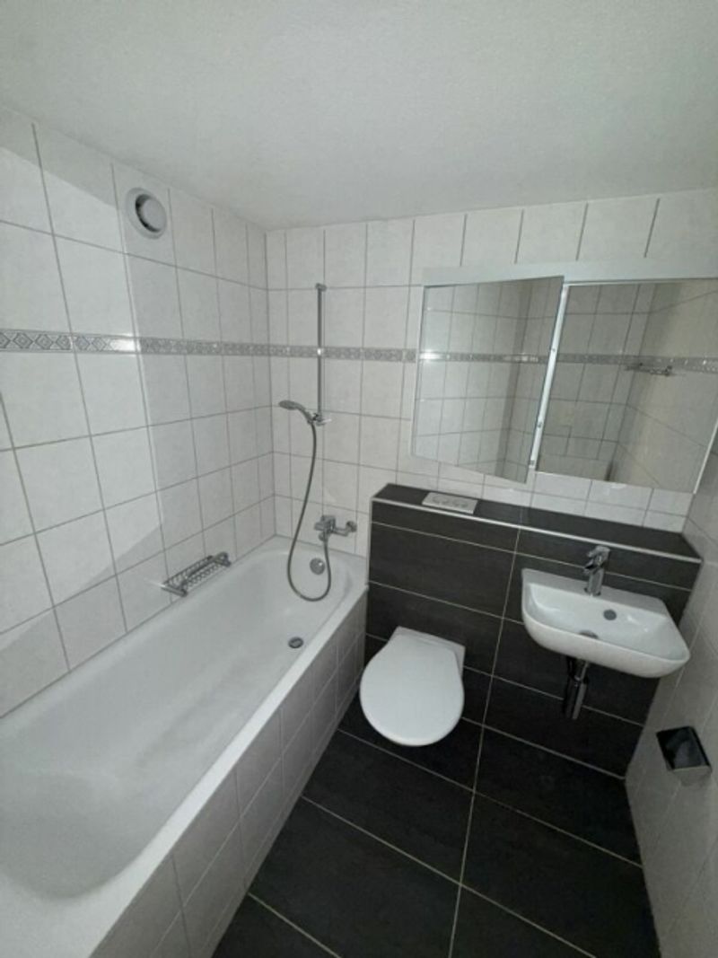 Helle 2-Zimmer-Wohnung mit Balkon - 4