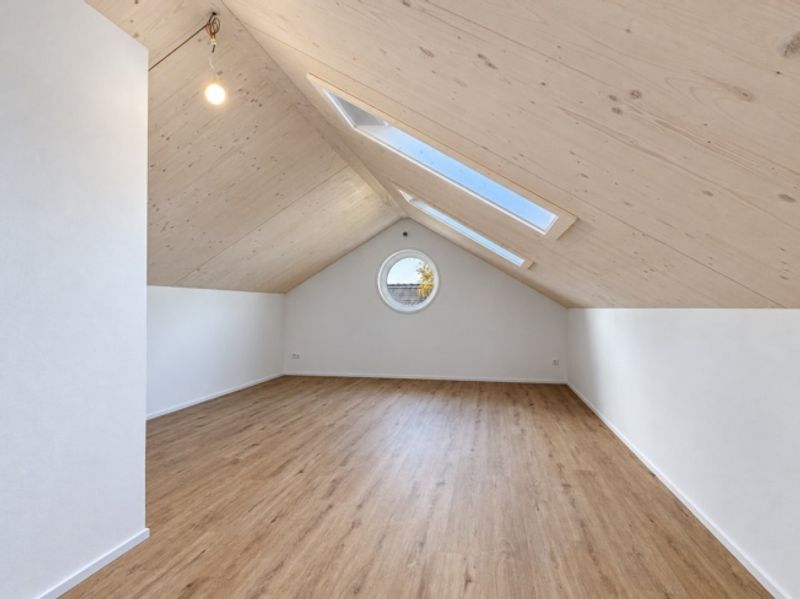 GROSSZÜGIGE MAISONETTE MIT DACHCHARME IM ERSTBEZUG - 5
