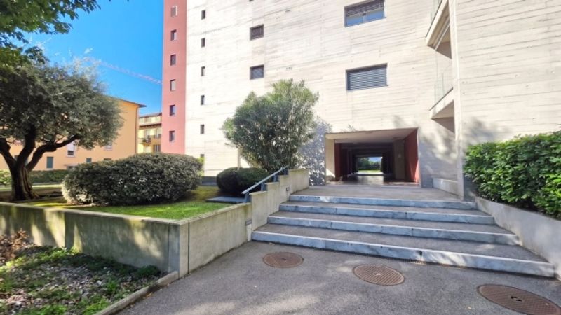 LUMINOSO, CON TERRAZZA, VICINO ALL'UNIVERSITÀ E AL CENTRO DI LUGANO - 8