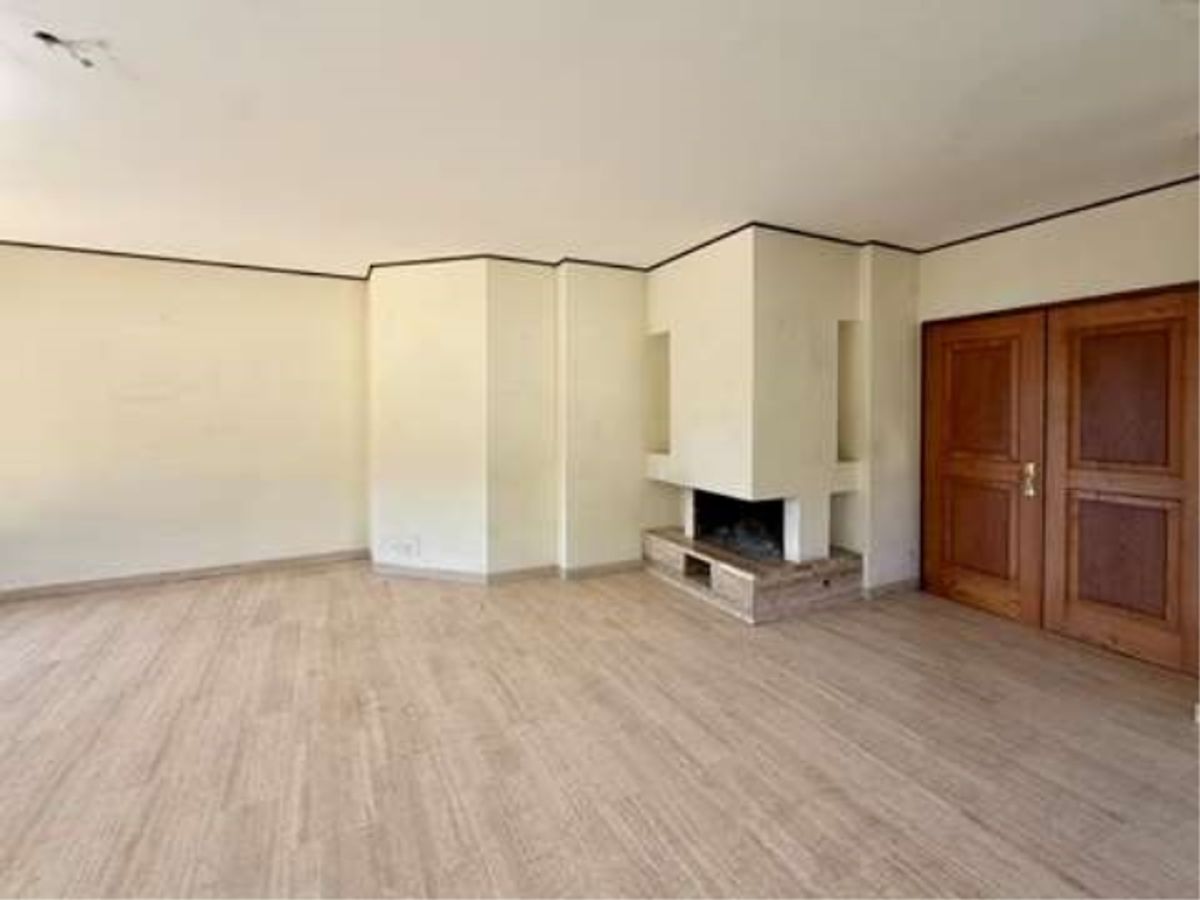 Grosszügige 4.5-Zimmerwohnung im 5. Stock mit grosser Terrasse und Weitblick - 2
