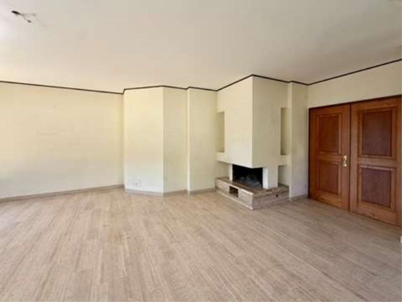 Grosszügige 4.5-Zimmerwohnung im 5. Stock mit grosser Terrasse und Weitblick - 3