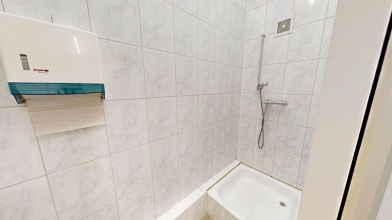 Zwei attraktive Mietobjekte für Büro, Atelier und Gewerbe - 12