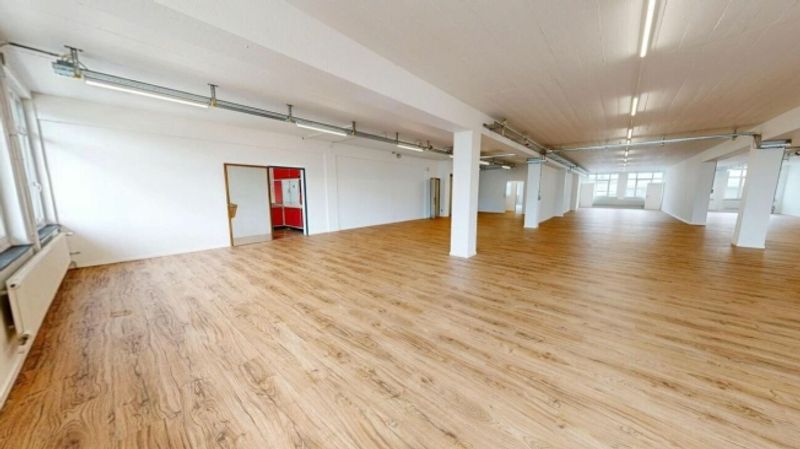 Grosszügige Gewerbeflächen mit vielseitigen Nutzungsmöglichkeiten in Basel - 11