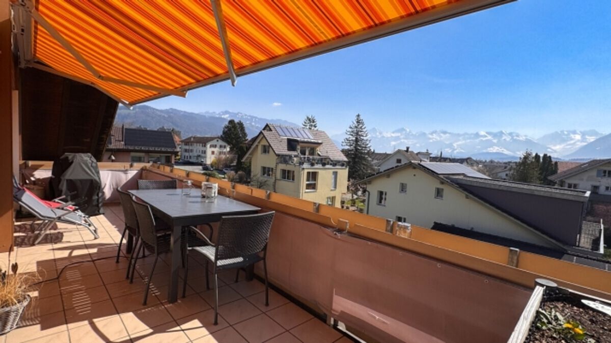 Grosszügig, 6.5 Zimmer, Top-Aussicht, perfekte Lage und 3 Balkone - 0