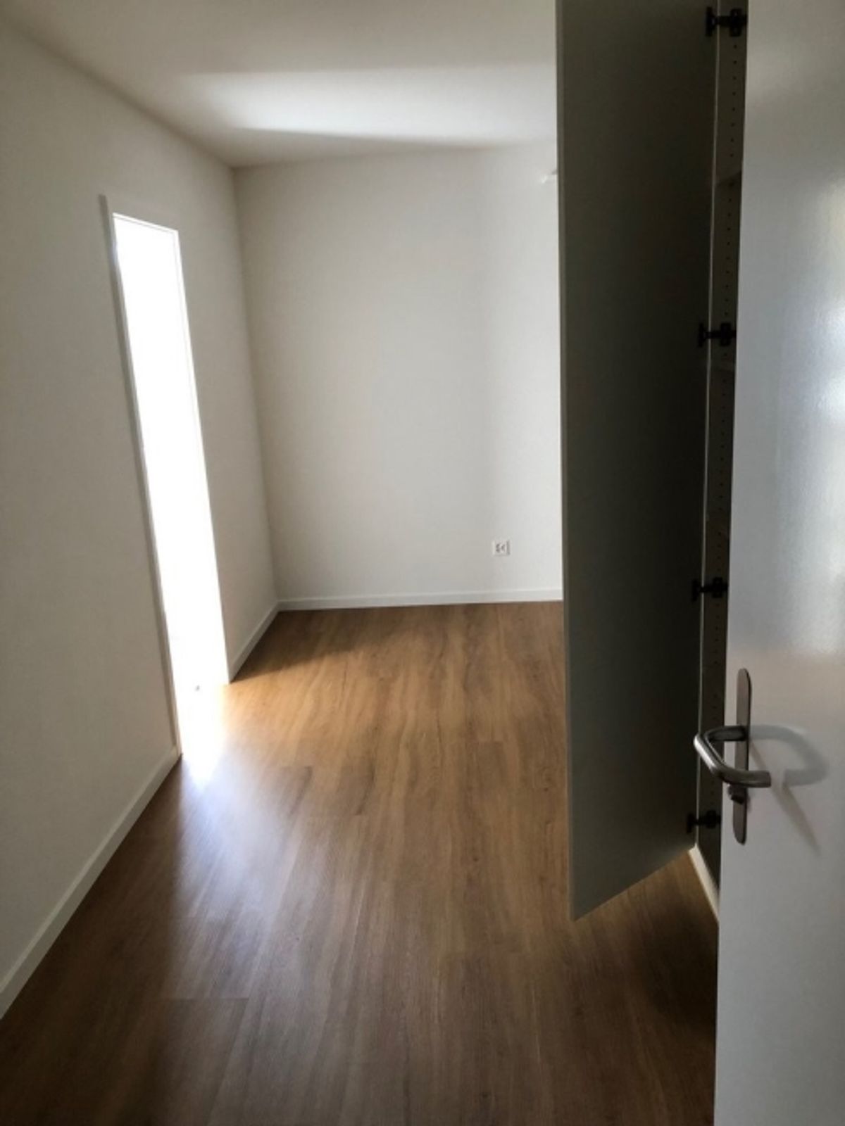 SINGEL  Wir bieten eine 1,5 Zimmerwohnung nach Totalsanierung an - 1