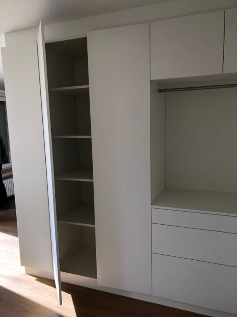 SINGEL  Wir bieten eine 1,5 Zimmerwohnung nach Totalsanierung an - 3