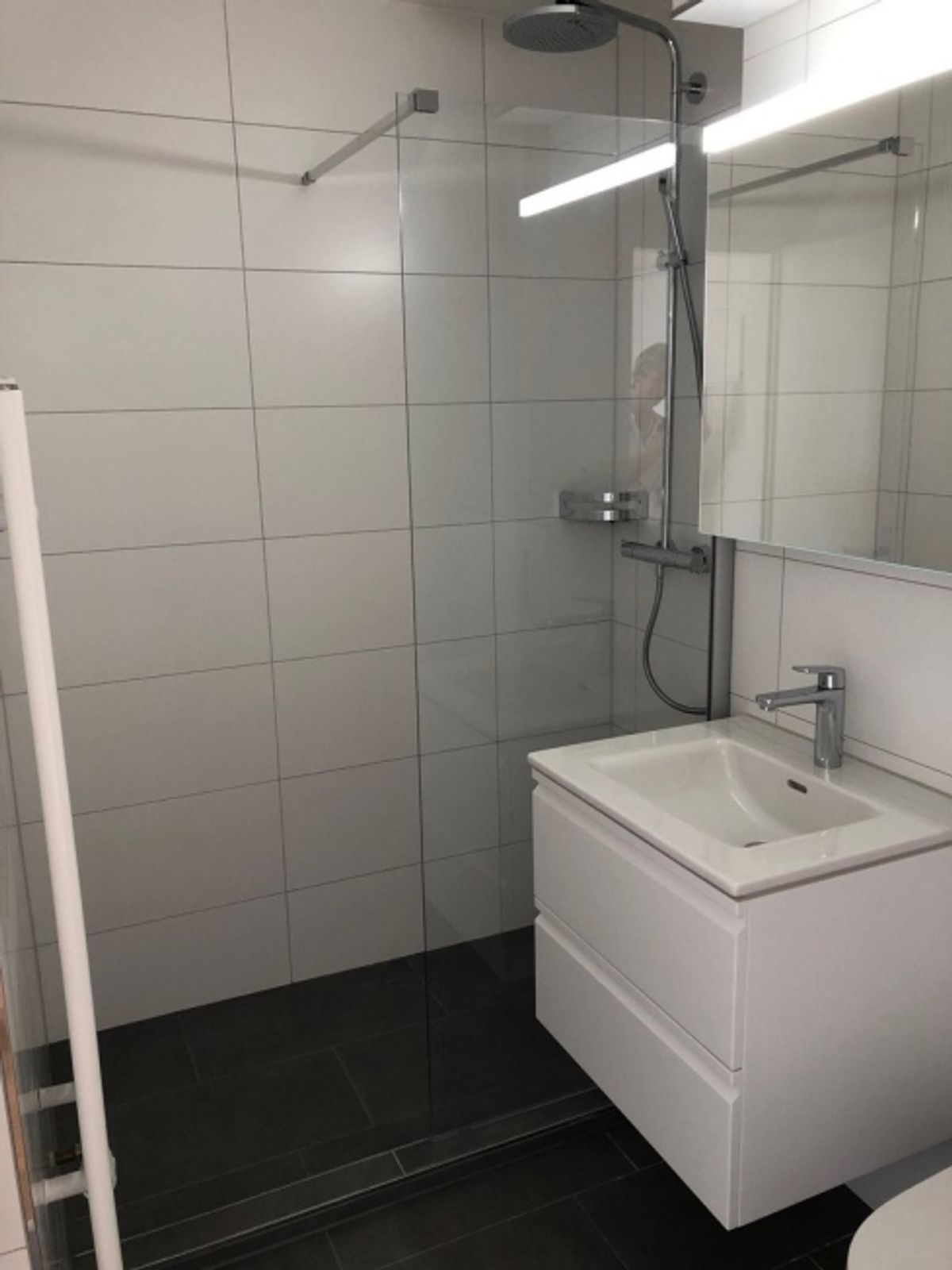SINGEL  Wir bieten eine 1,5 Zimmerwohnung nach Totalsanierung an - 8