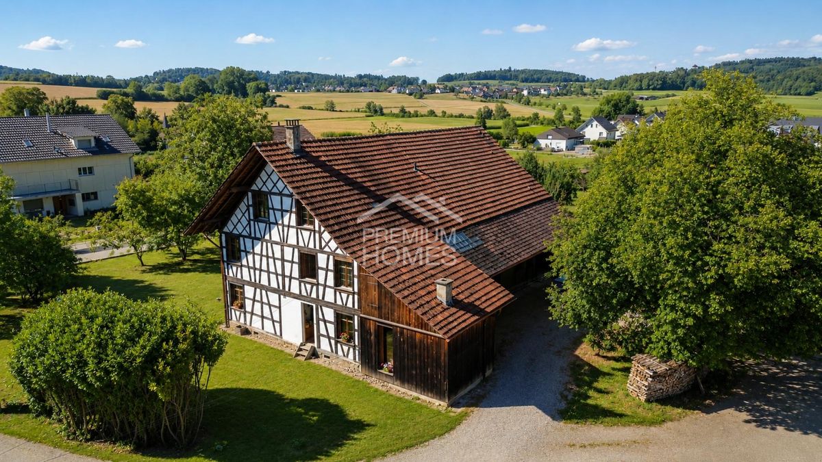 Historisches Fachwerkhaus mit grossem Grundstück - 0