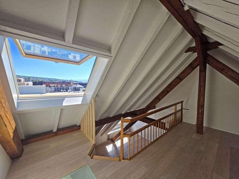 Moderne Dachwohnung mit Galerie im Zürcher Seefeld - 9