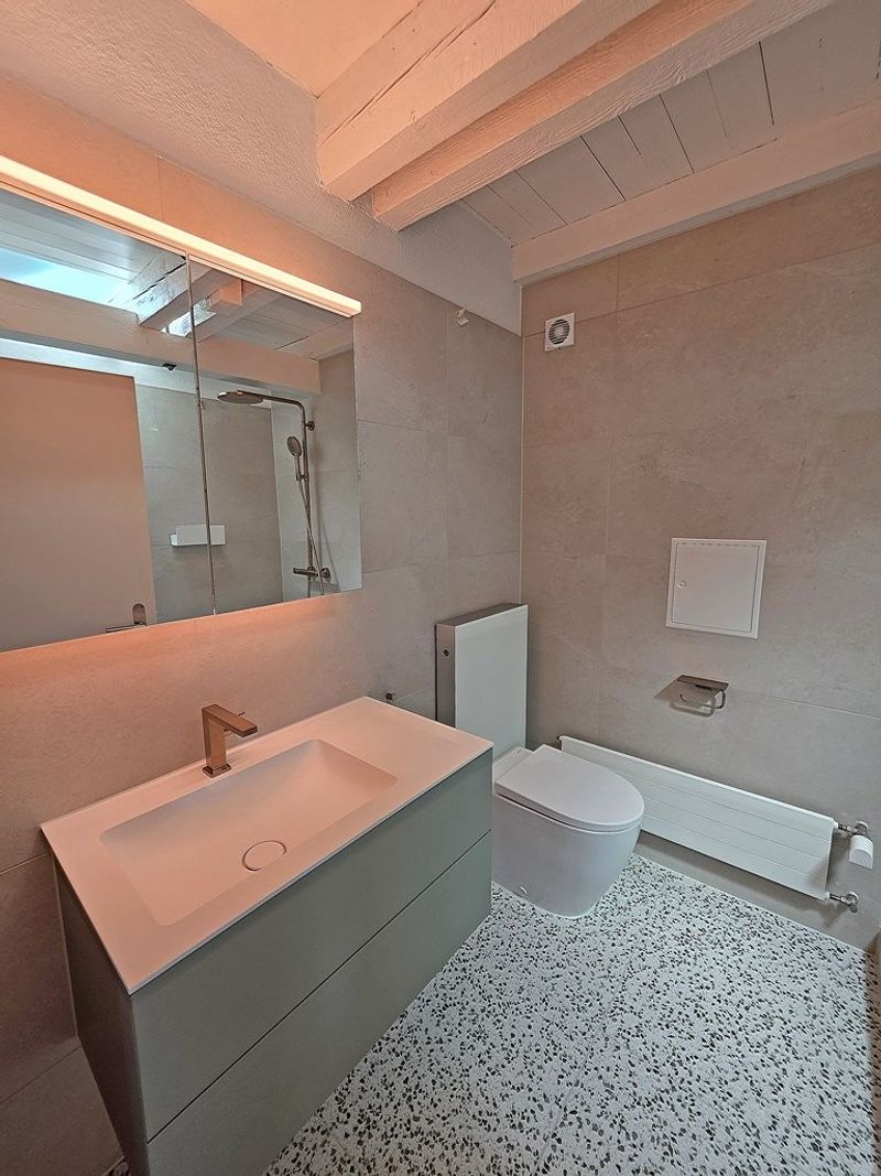 Moderne Dachwohnung mit Galerie im Zürcher Seefeld - 11