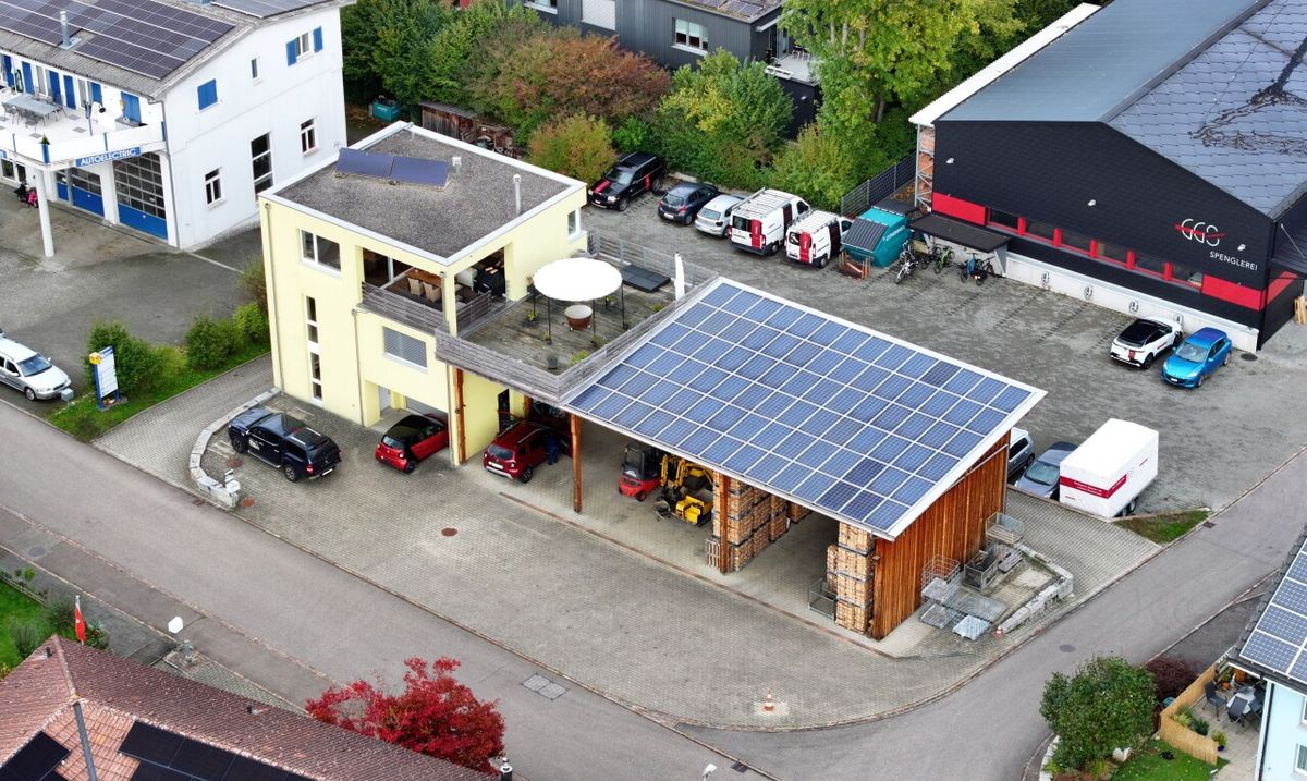 Einfamilienhaus mit vermieteter Werkhalle, PV-Anlage und Potenzial - 0