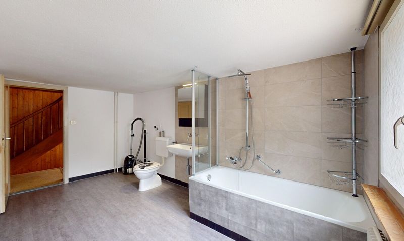 Haus mit Stall und grossem Grundstück in idyllischer Lage in Vättis SG - 10