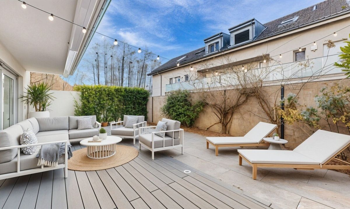 Helle Triplex-Villa mit hochwertiger Ausstattung - 0