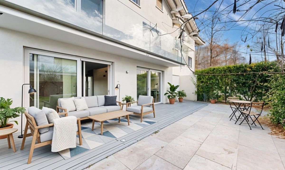 Helle Triplex-Villa mit hochwertiger Ausstattung - 1