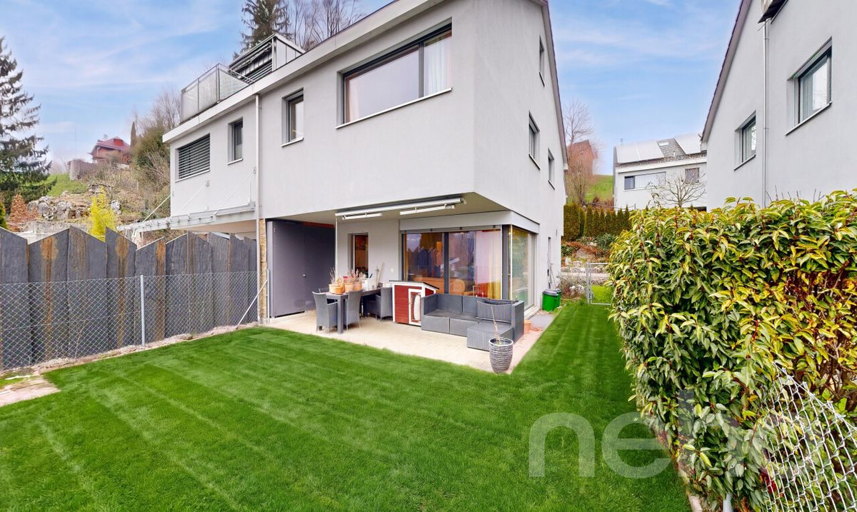 Grosszügiges Doppeleinfamilienhaus mit Garten - 1