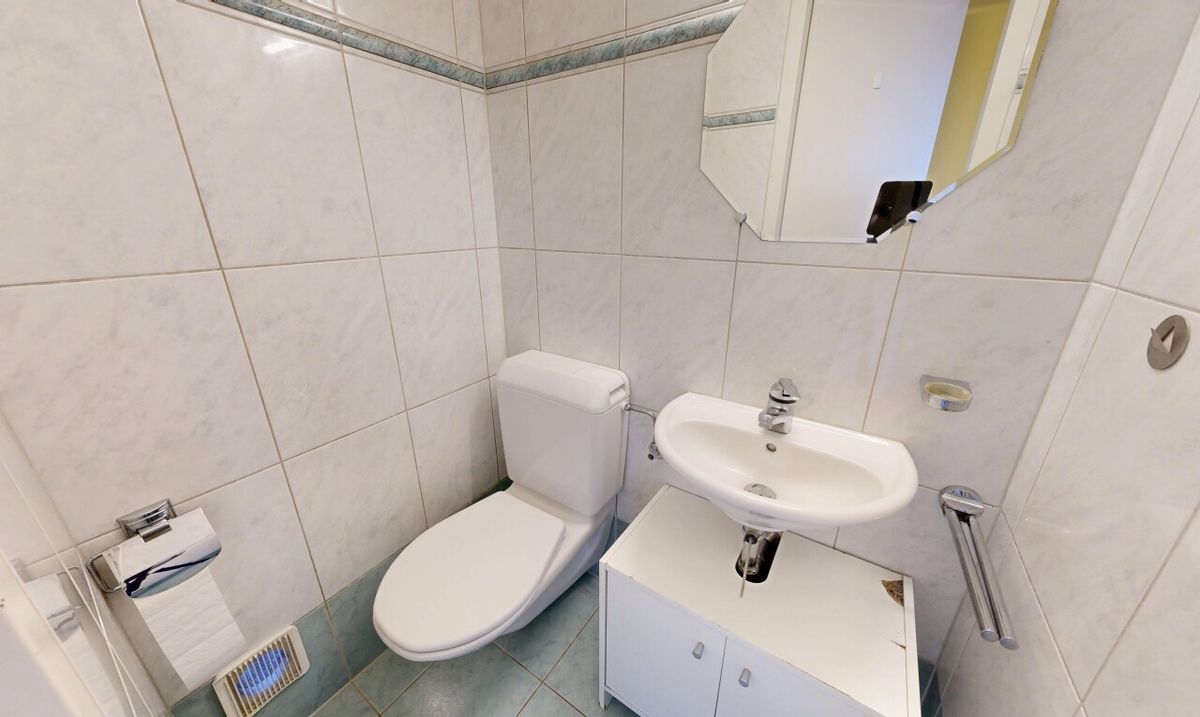 Ruhig gelegene 5-Zimmer-Wohnung mit Balkon und Tiefgaragenplatz - 9