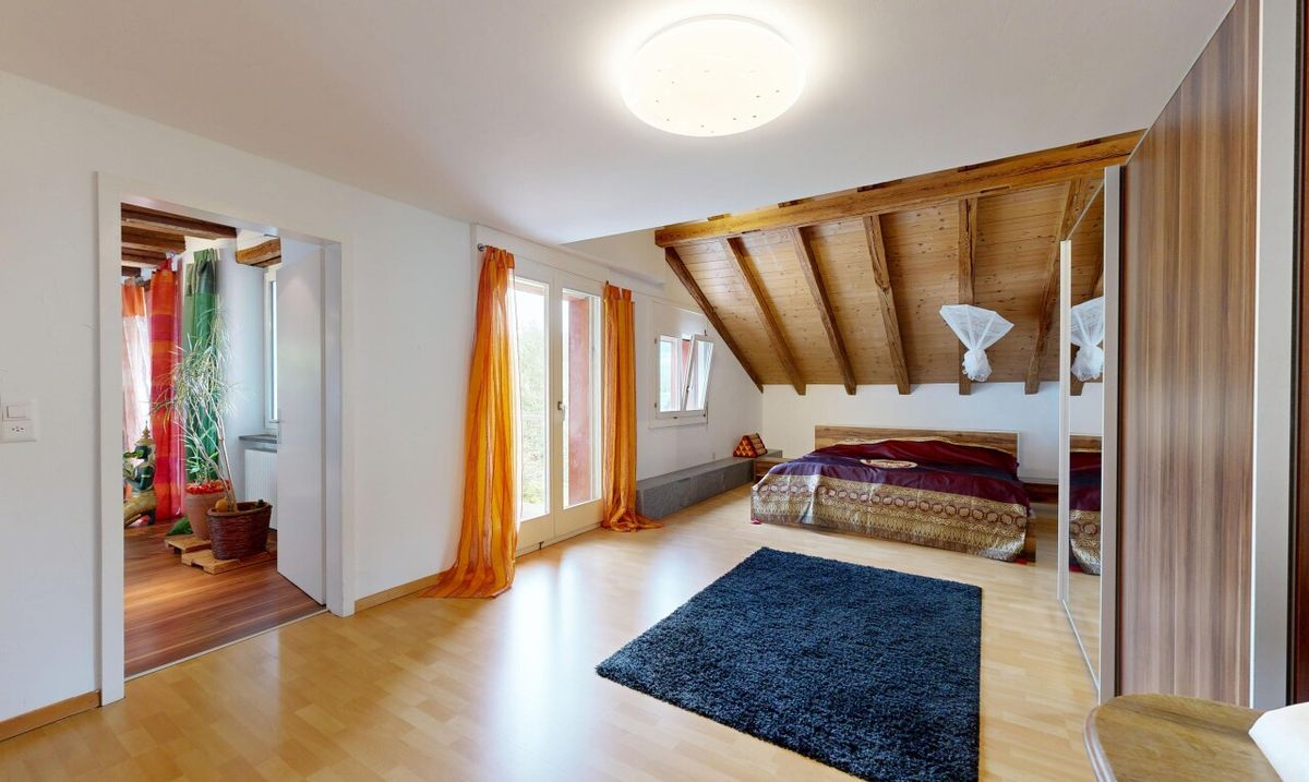 Grosszügiges Wohnen mit Charme, Weitblick und Gartenidylle - 3