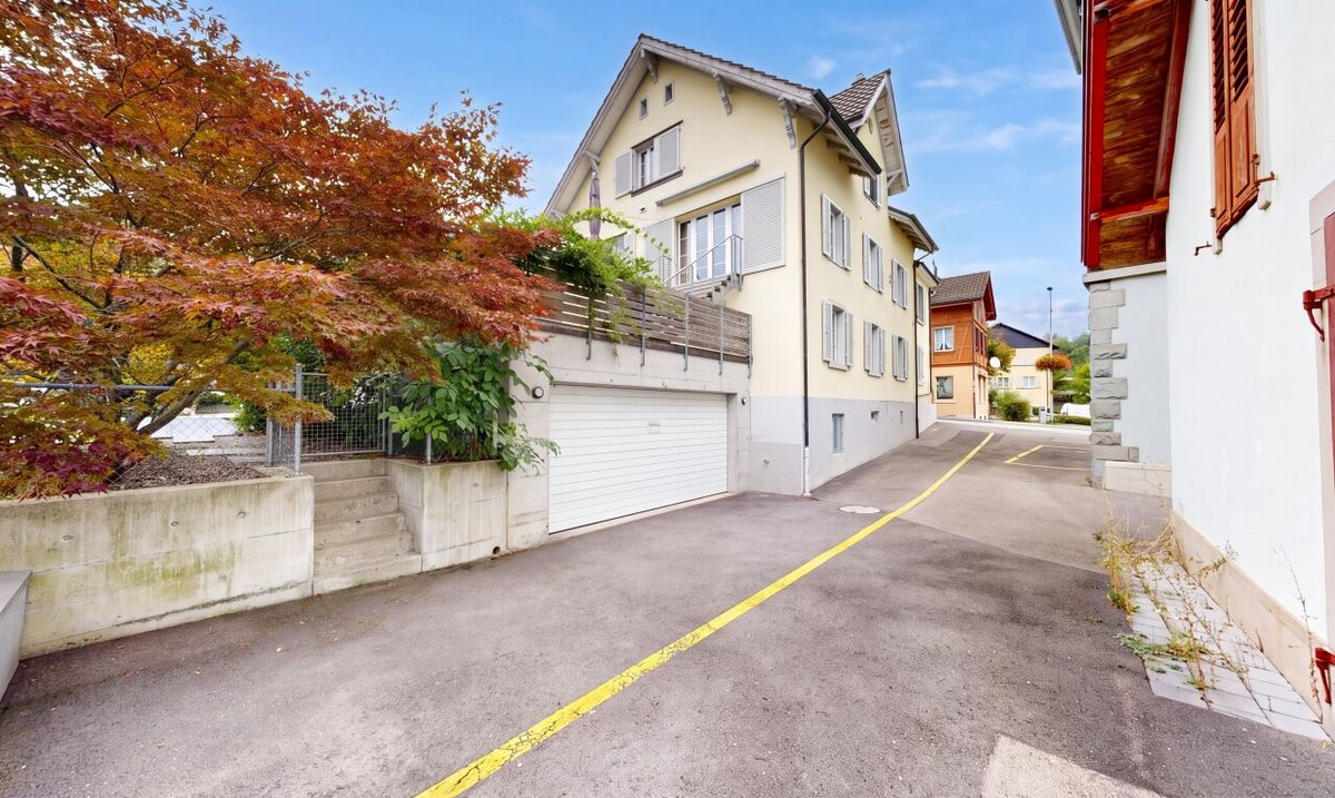 Freistehendes 4.5-Zimmer-Haus mit Geschäftslokal in Langnau am Albis - 2