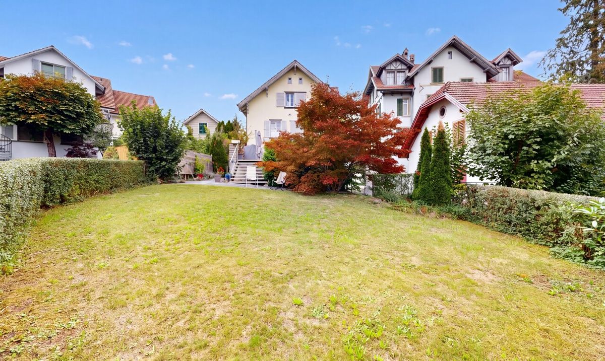 Freistehendes 4.5-Zimmer-Haus mit Geschäftslokal in Langnau am Albis - 0