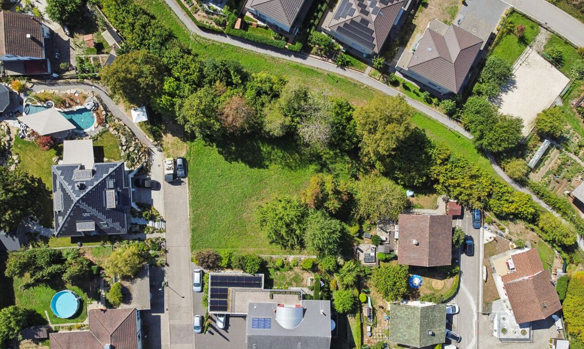 Grosszügiges Grundstück für Ihren Wohntraum in Villmergen - 2