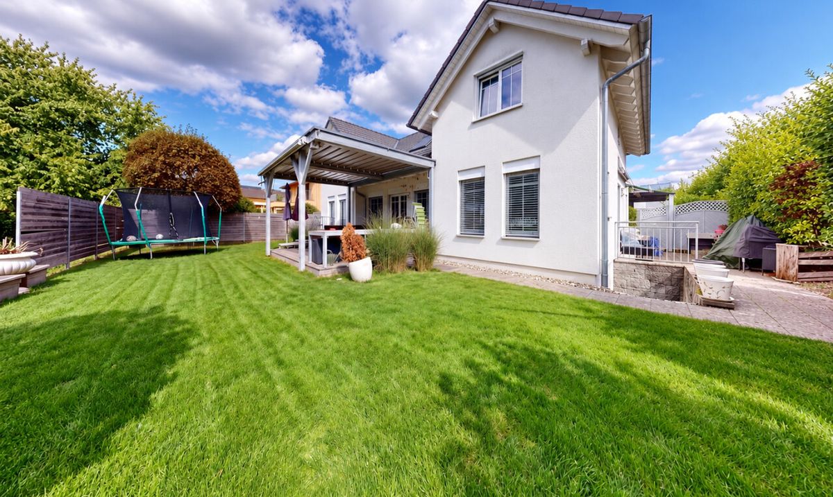 8.5 - Zimmer Einfamilienhaus mit viel Platz, Garten & ruhiger Wohnlage - 3