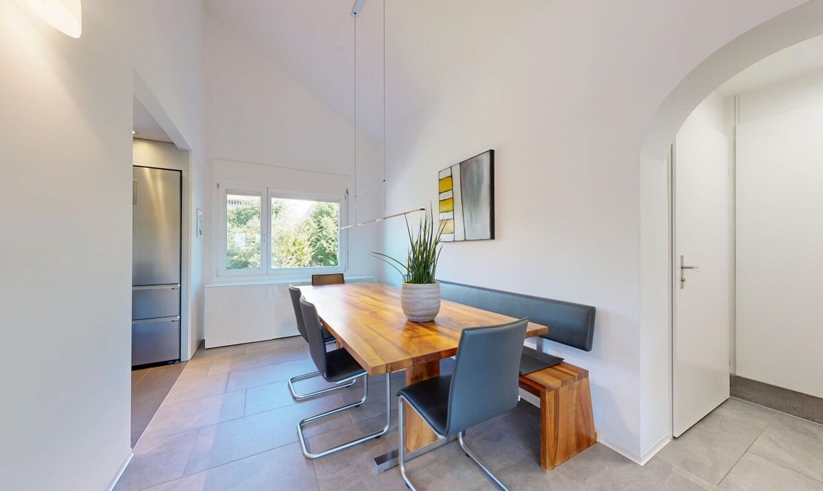 Stilvolle 4.5-Zimmer-Wohnung mit Ausbaupotenzial - 3