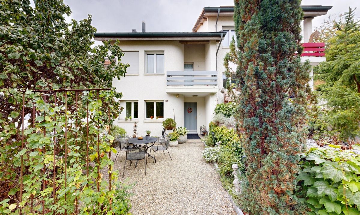 Gepflegtes 5-Zimmer-Reihenmittelhaus mit Garten und einer Doppelgarage - 0