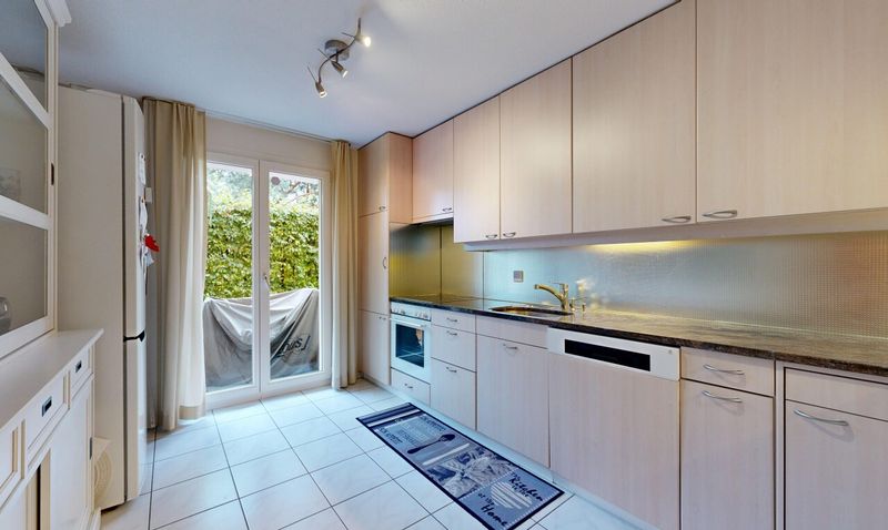 Garden Apartment with Exceptional Potential on Zurich’s Gold Coast - 4