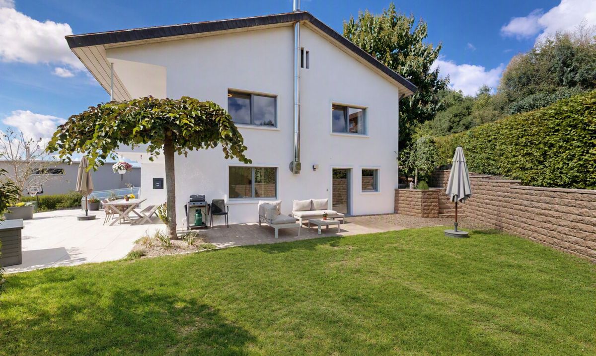 Attraktives freistehendes 6-Zimmer-Einfamilienhaus - 0