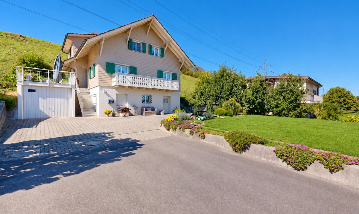 Charmantes Einfamilienhaus mit viel Platz und Weitsicht - 0