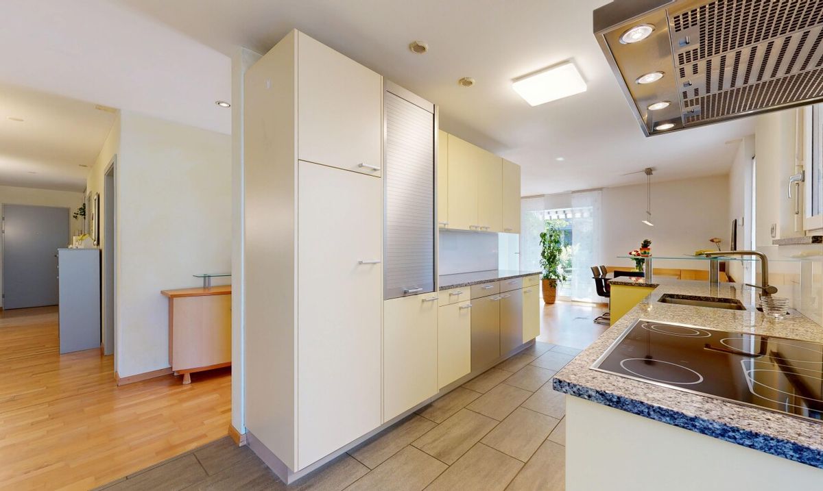 4.5-Zimmerwohnung mit Garten, Terrassen und viel Privatsphäre - 7