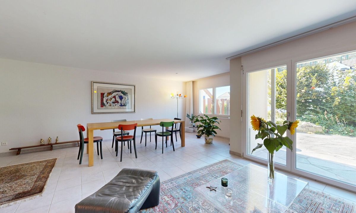 Gepflegtes 6,5-Zimmer-Reihenmittelhaus mit 2 Tiefgaragenplätzen - 1