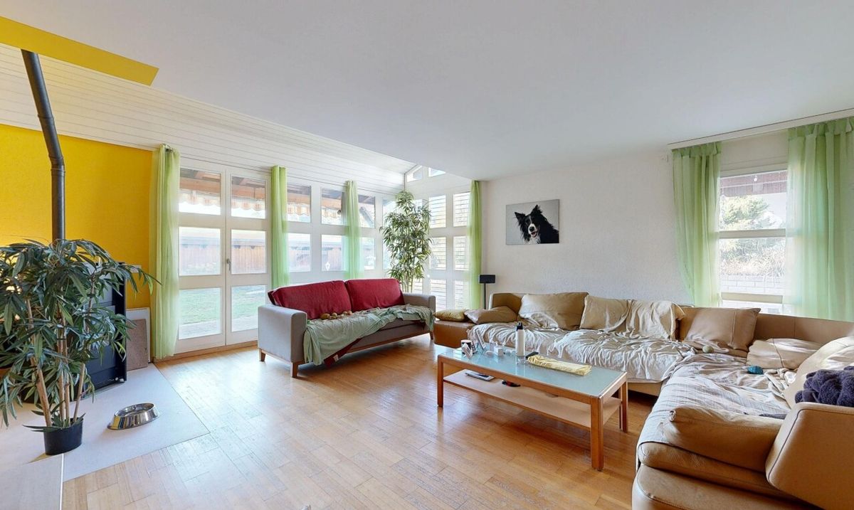 Sonniges 5.5-Zimmer-Doppeleinfamilienhaus im Grünen - 0