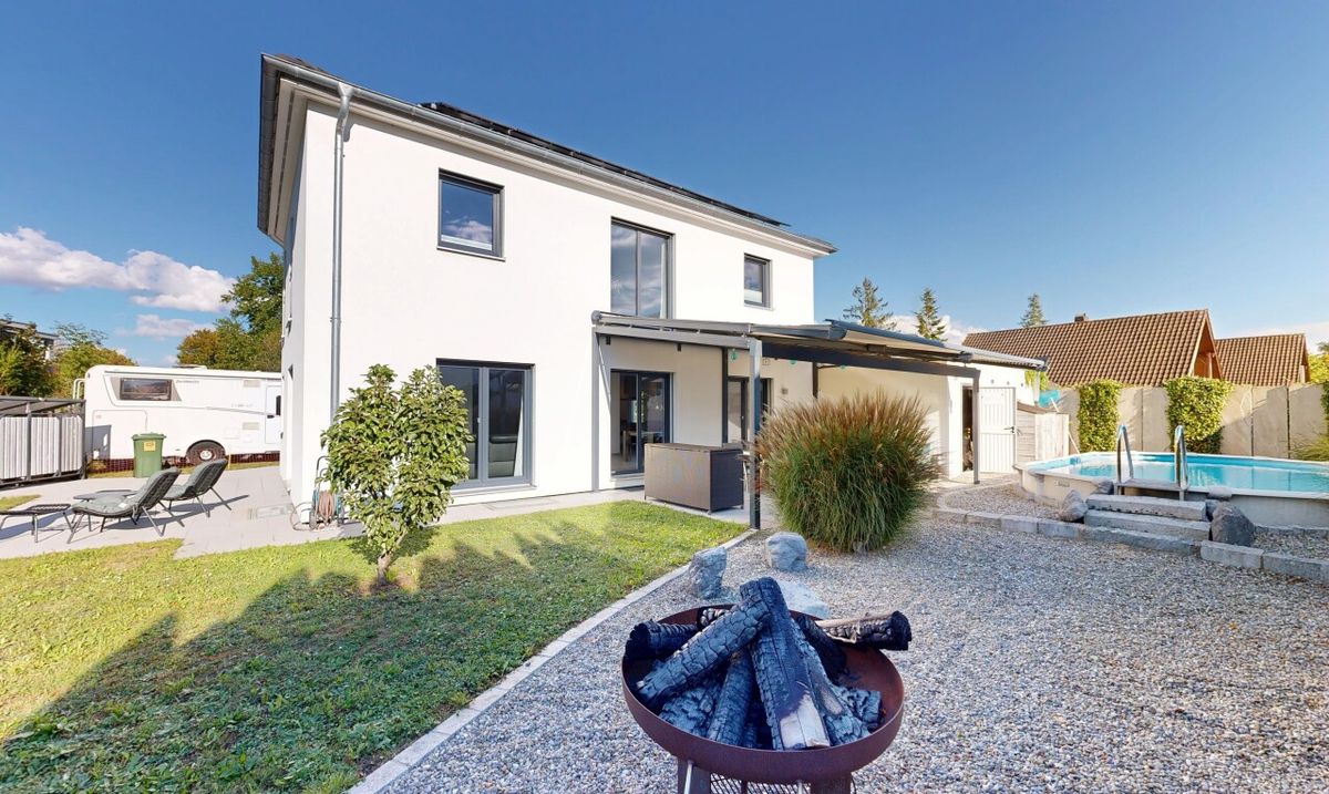 Private Oase: Exklusives 6.5-Zimmer-Einfamilienhaus mit Pool - 0