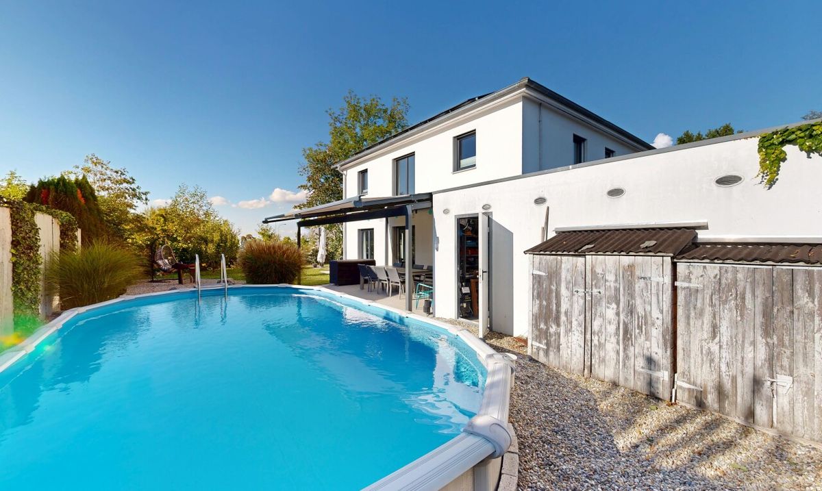 Private Oase: Exklusives 6.5-Zimmer-Einfamilienhaus mit Pool - 1