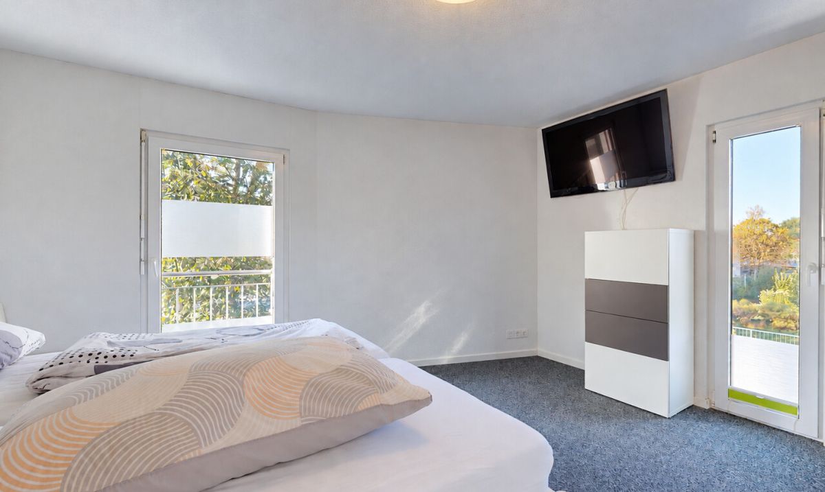 Private Oase: Exklusives 6.5-Zimmer-Einfamilienhaus mit Pool - 7