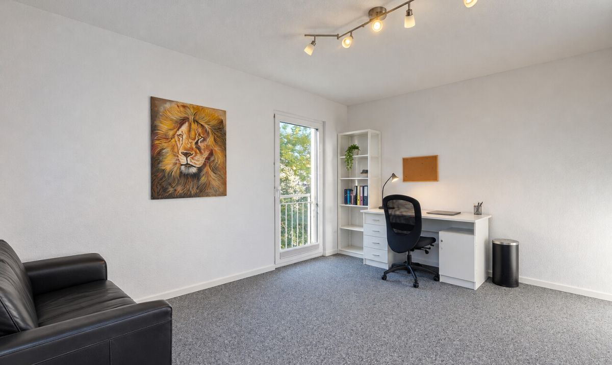 Private Oase: Exklusives 6.5-Zimmer-Einfamilienhaus mit Pool - 9