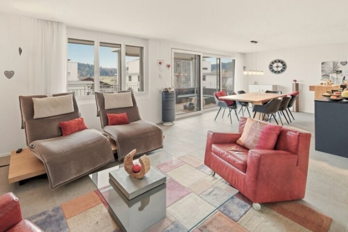 KLASSE UND KOMFORT IM GRÜNEN - NEUWERTIGE 4.5 ZIMMERWOHNUNG - 2