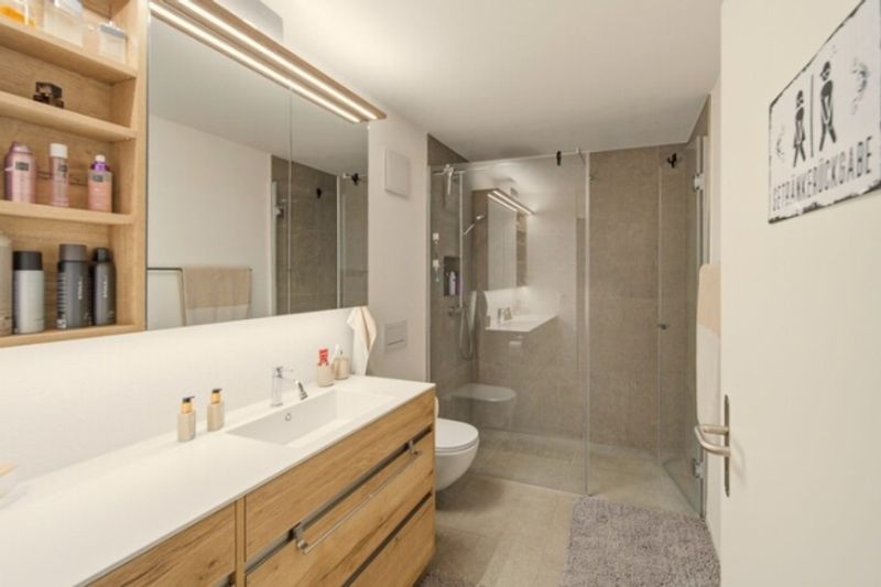 KLASSE UND KOMFORT IM GRÜNEN - NEUWERTIGE 4.5 ZIMMERWOHNUNG - 10